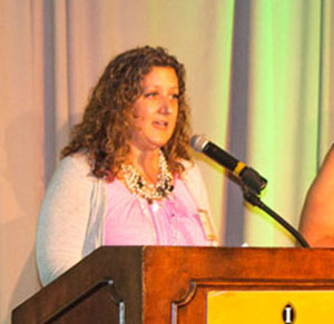 MainCor Executive Director Diane Burnette accepted the award. 