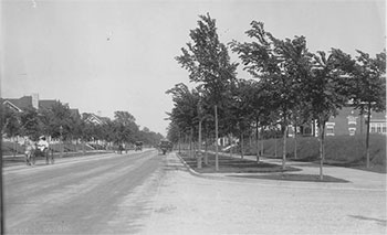 Armour Boulevard looking east from Campbell, 1911. 