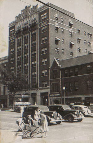 The Cavalier Apartment Hotel in 1940.