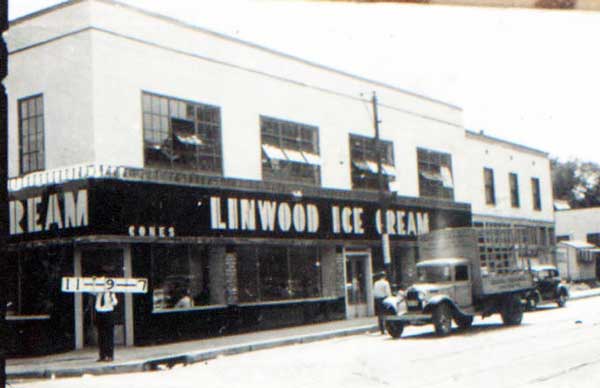 In 1940, the Linwood Ice Cream factory stood at southwest the corner of 31st and Oak. 