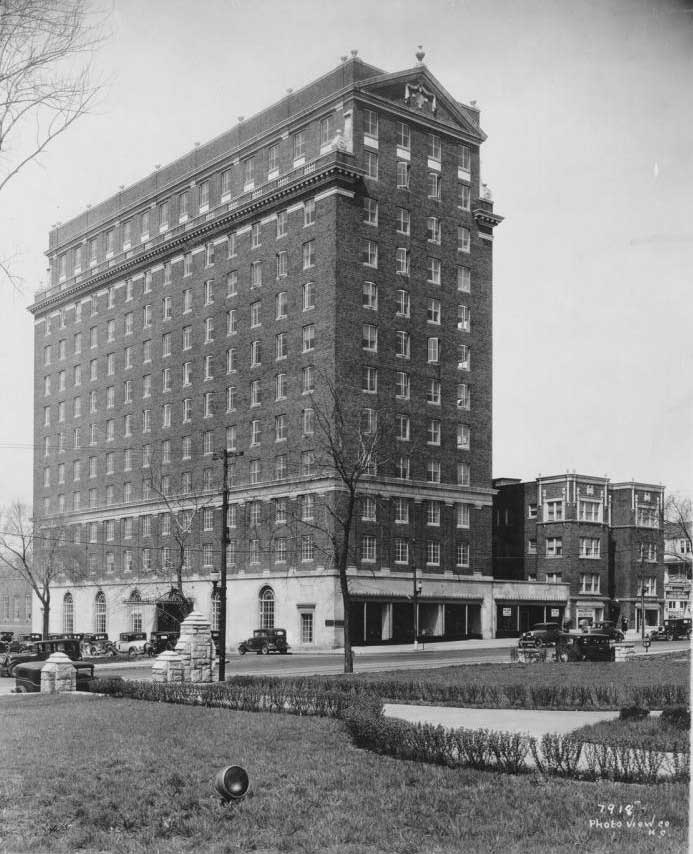 The Porter Building and the Tattershall Hotel in 1930.