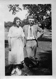 Clara and Valerie Chapman in 1922.
