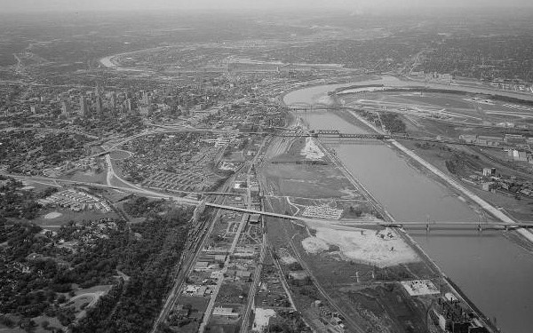 Aerial view of the Missouri Rive including the ASB, Paseo, and Broadway bridges. Courtesy Kansas City Public Library – Missouri Valley Special Collections. 