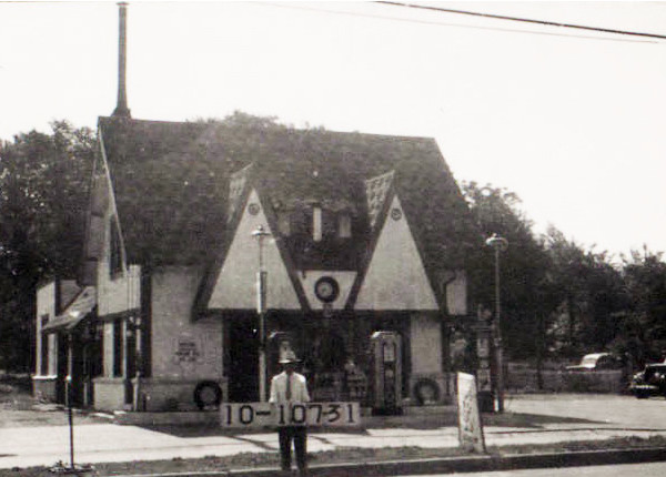 Another of the auto-related businesses on Troost in 1940.