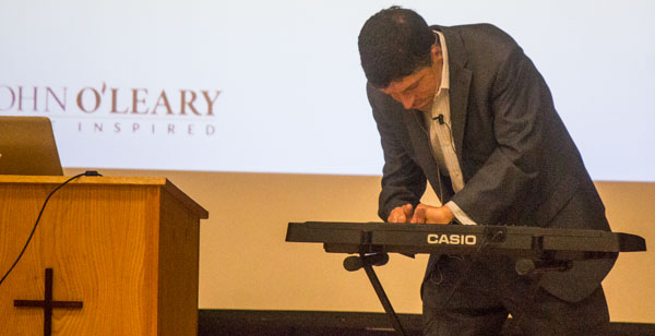 Although his fingers were amputated after fire burned 100 percent of his body, author John O’Leary showed students at Cristo Rey High School he can still play the piano – a message that it is possible to overcome even great difficulties in life. 