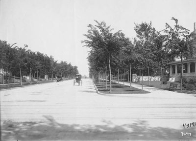 Armor looking east from Main in 1907.