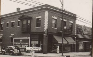 At the south end of the block, the corner of 31st Terrace and Main Street was home for many years to the Kansas City Ambulance and Funeral Company, which advertised its services in 1914 for “sick and injured white patients” and provided limousines to take convalescing patients to and from all depots. 